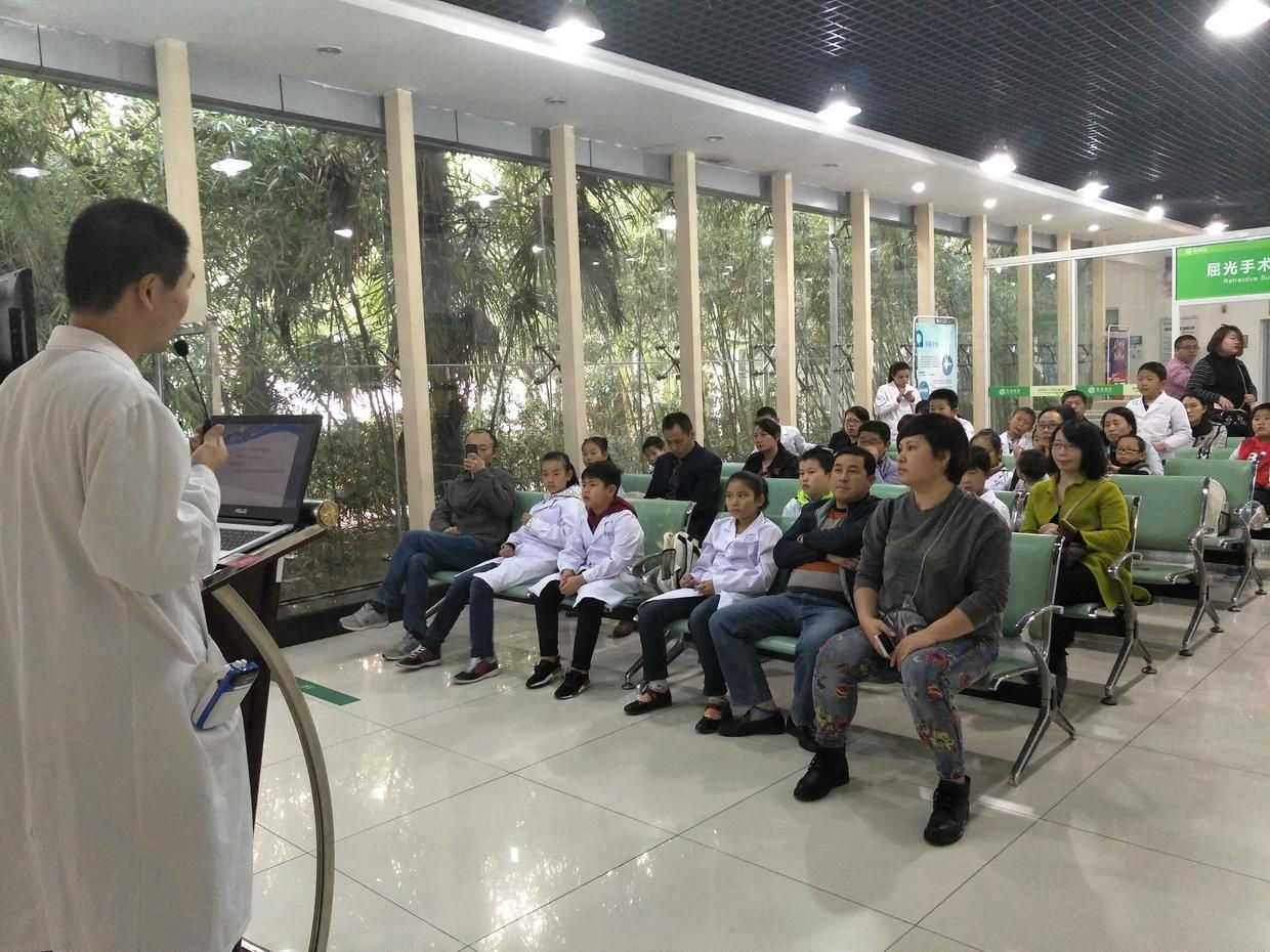 合肥电视台小记者在合肥普瑞眼科开展爱眼小医生活动